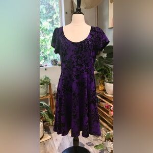 ❤️Elegant CITY CHIC Purple and Black Floral Dres❤️
